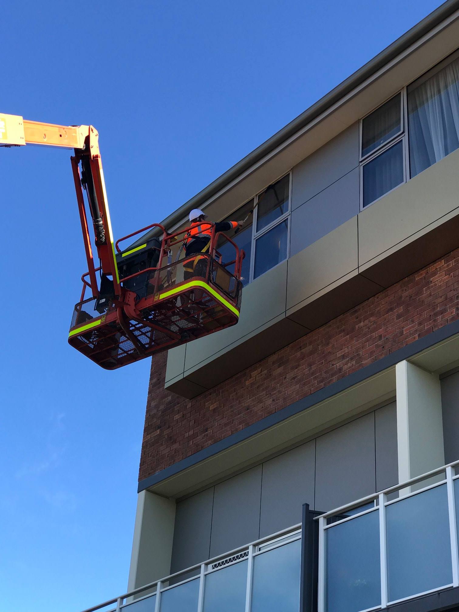 What is the Best Method for Exterior Window Cleaning